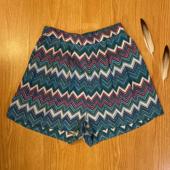 High Waisted Chevron Print Cotton Shorts - Picture 2 of 3